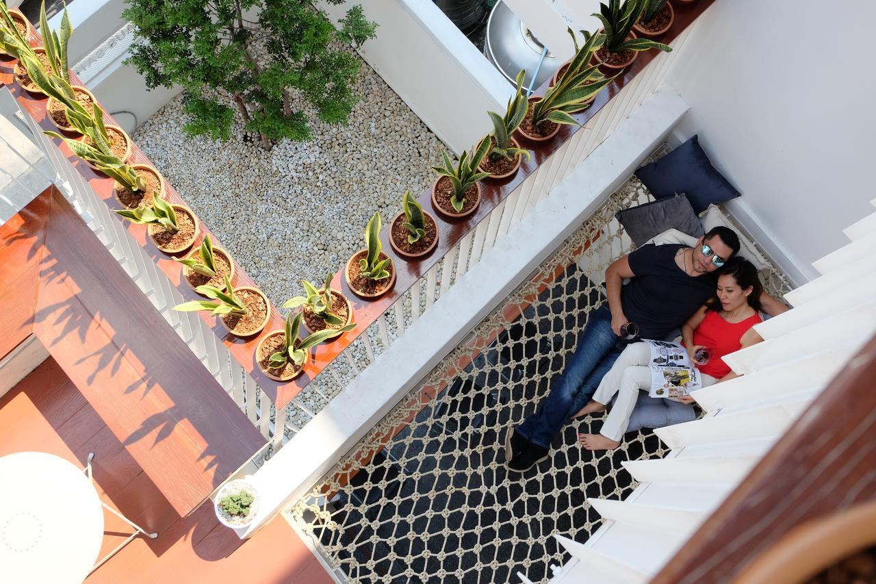 Haus Sathorn 21 Bed And Breakfast Bangkok Exterior photo