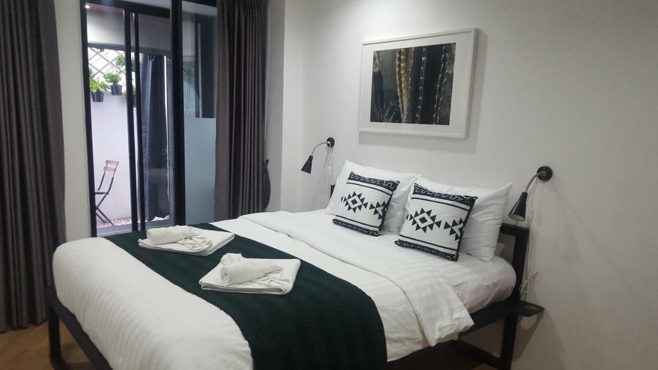 Haus Sathorn 21 Bed And Breakfast Bangkok Exterior photo