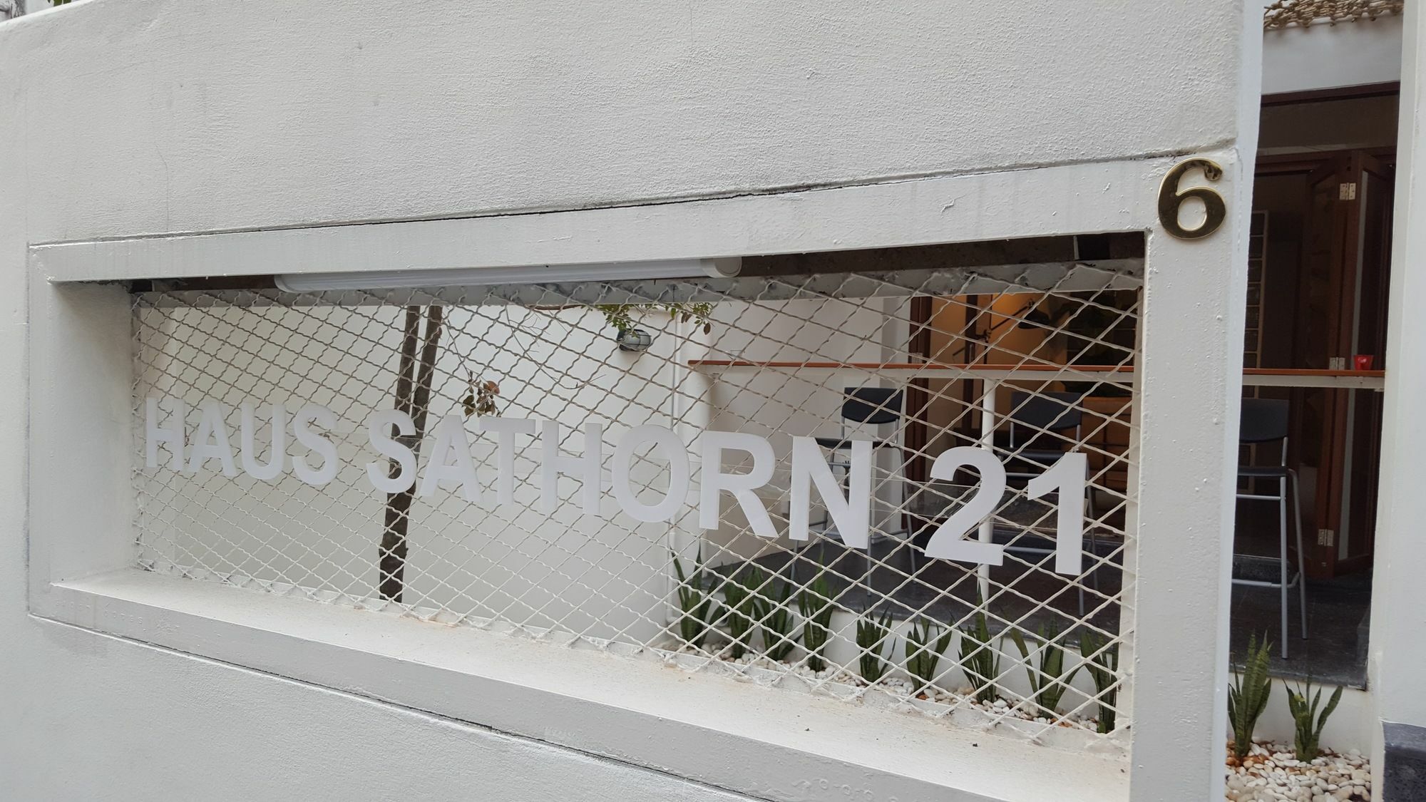 Haus Sathorn 21 Bed And Breakfast Bangkok Exterior photo